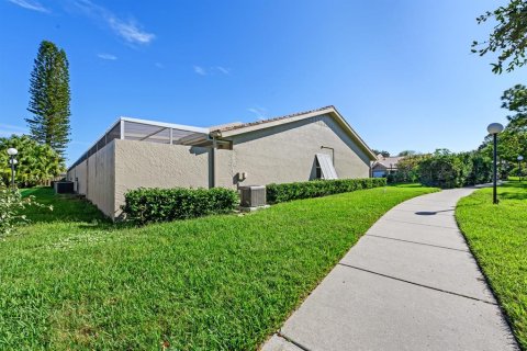 House in Bradenton, Florida 2 bedrooms, 114.83 sq.m. № 2204430 - photo 27