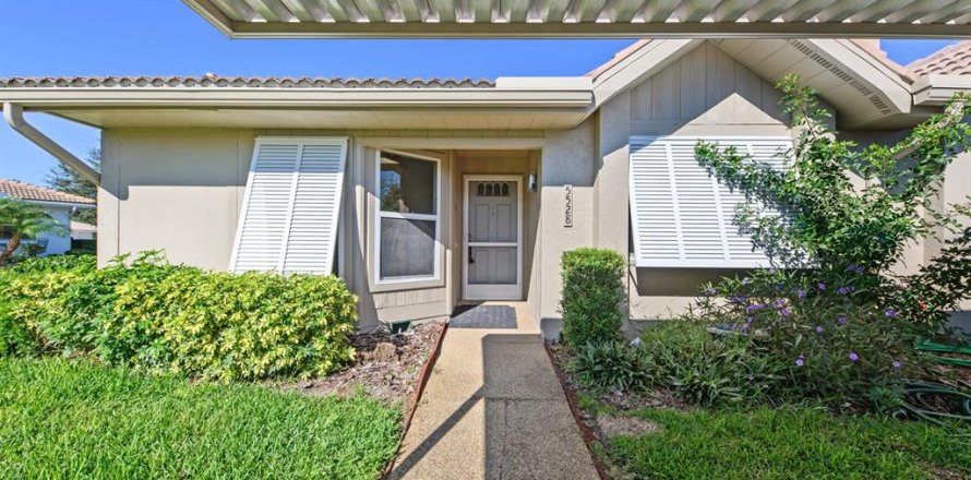 House in Bradenton, Florida 2 bedrooms, 114.83 sq.m. № 2204430