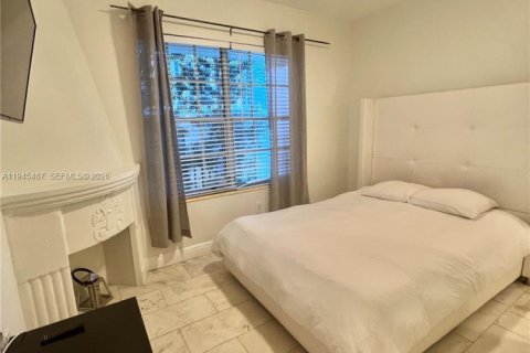 Condo in Miami Beach, Florida, 1 bedroom  № 2001839 - photo 5