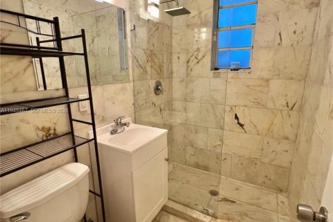 Condo in Miami Beach, Florida, 1 bedroom  № 2001839 - photo 3