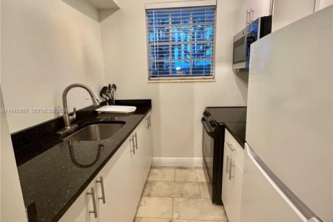 Condo in Miami Beach, Florida, 1 bedroom  № 2001839 - photo 7