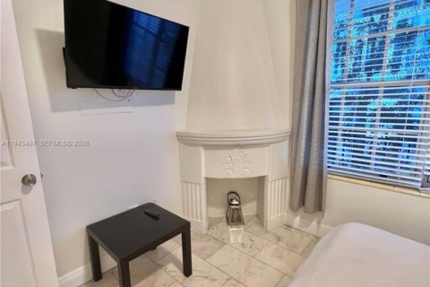 Condo in Miami Beach, Florida, 1 bedroom  № 2001839 - photo 4