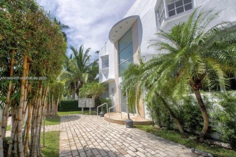 Condo in Miami Beach, Florida, 1 bedroom  № 2001839