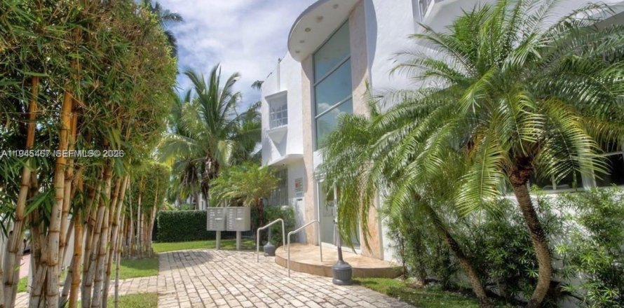 Condo in Miami Beach, Florida, 1 bedroom  № 2001839