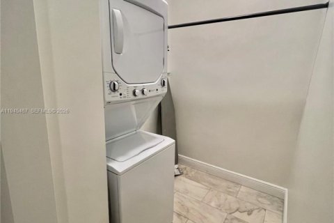 Condo in Miami Beach, Florida, 1 bedroom  № 2001839 - photo 6