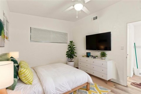 House in Sarasota, Florida 3 bedrooms, 118.36 sq.m. № 2121458 - photo 9