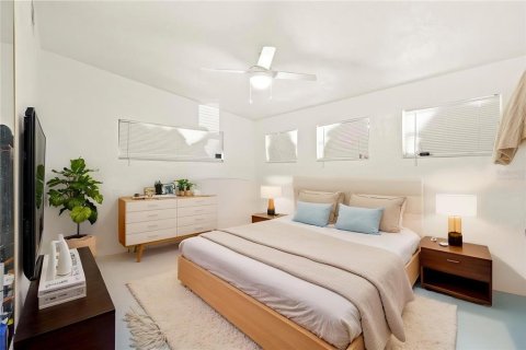 House in Sarasota, Florida 3 bedrooms, 118.36 sq.m. № 2121458 - photo 7