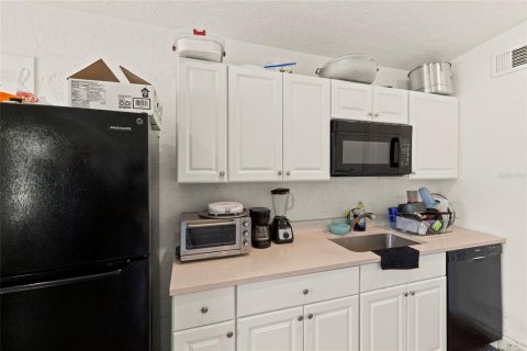 House in Sarasota, Florida 3 bedrooms, 118.36 sq.m. № 2121458 - photo 5