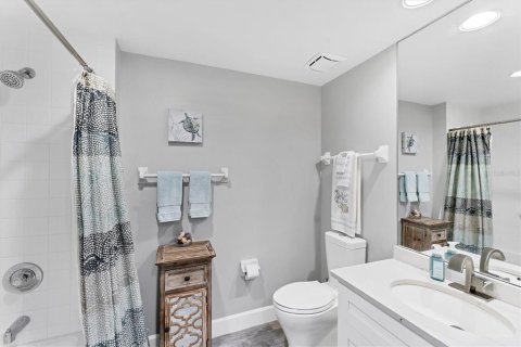 Condo in Saint Petersburg, Florida, 2 bedrooms  № 1670196 - photo 25