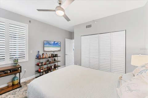Condo in Saint Petersburg, Florida, 2 bedrooms  № 1670196 - photo 24