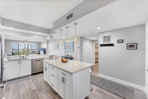 Condo in Saint Petersburg, Florida, 2 bedrooms  № 1670196 - photo 12