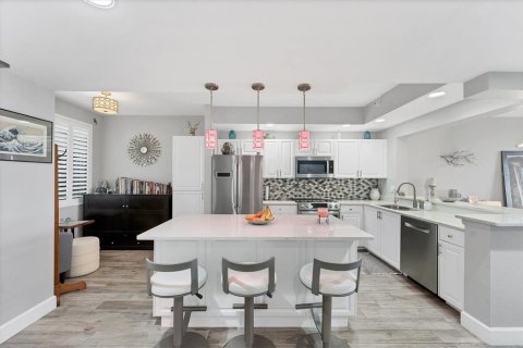 Condo in Saint Petersburg, Florida, 2 bedrooms  № 1670196 - photo 8