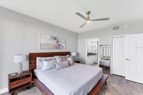 Condo in Saint Petersburg, Florida, 2 bedrooms  № 1670196 - photo 19