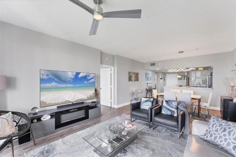 Condo in Saint Petersburg, Florida, 2 bedrooms  № 1670196 - photo 7