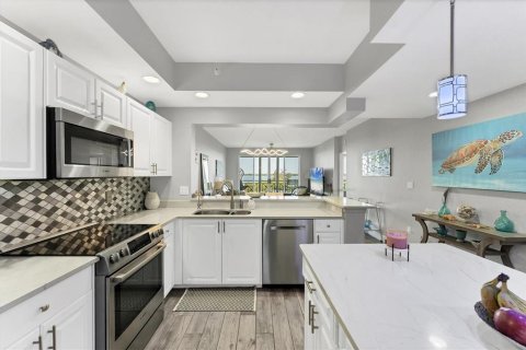 Condo in Saint Petersburg, Florida, 2 bedrooms  № 1670196 - photo 11