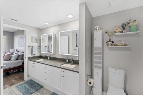 Condo in Saint Petersburg, Florida, 2 bedrooms  № 1670196 - photo 21
