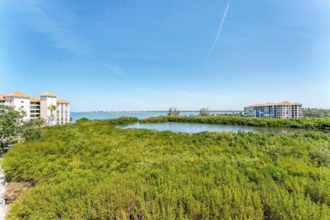 Condo in Saint Petersburg, Florida, 2 bedrooms  № 1670196 - photo 29