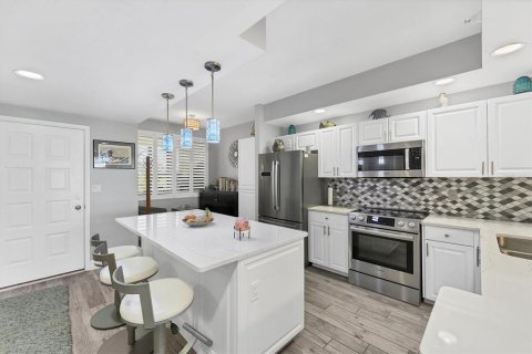 Condo in Saint Petersburg, Florida, 2 bedrooms  № 1670196 - photo 10