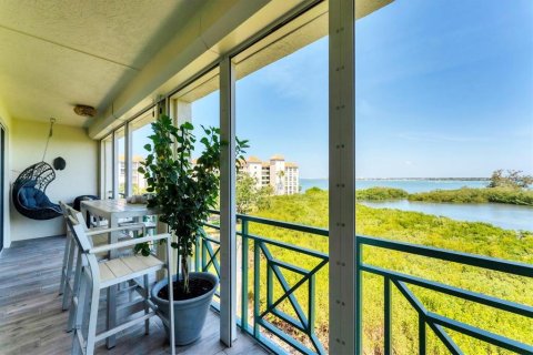 Condo in Saint Petersburg, Florida, 2 bedrooms  № 1670196 - photo 28