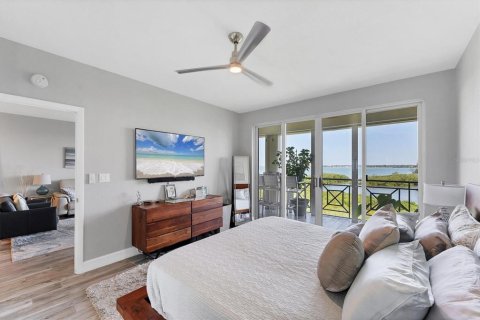 Condo in Saint Petersburg, Florida, 2 bedrooms  № 1670196 - photo 18