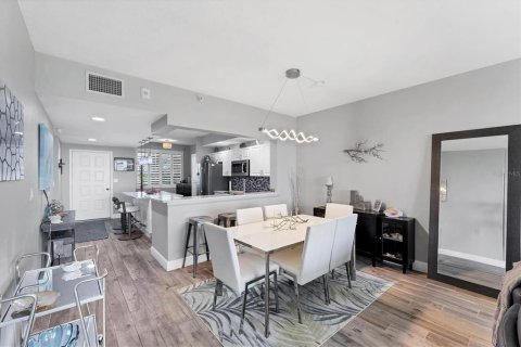Condo in Saint Petersburg, Florida, 2 bedrooms  № 1670196 - photo 14
