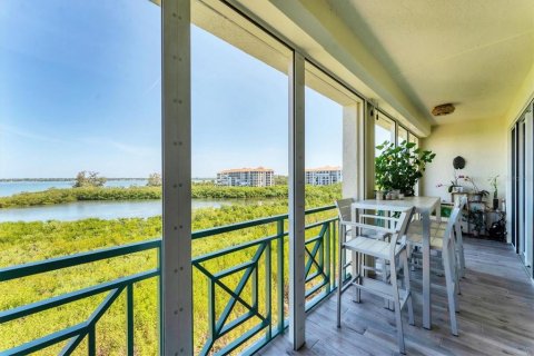 Condo in Saint Petersburg, Florida, 2 bedrooms  № 1670196 - photo 27