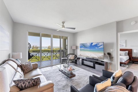 Condo in Saint Petersburg, Florida, 2 bedrooms  № 1670196 - photo 5