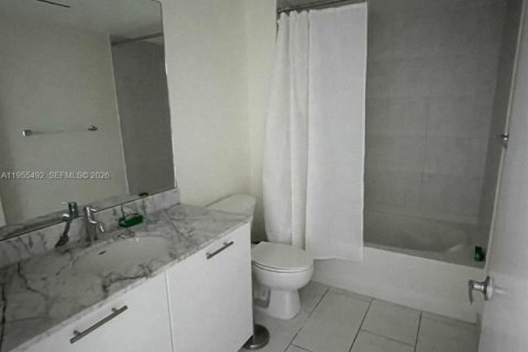 Condominio en alquiler en Miami, Florida, 1 dormitorio, 63.92 m2 № 2010258 - foto 16