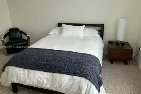 Condominio en alquiler en Miami, Florida, 1 dormitorio, 63.92 m2 № 2010258 - foto 9