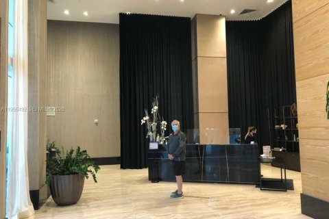 Condominio en alquiler en Miami, Florida, 1 dormitorio, 63.92 m2 № 2010258 - foto 3