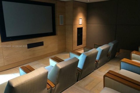 Condominio en alquiler en Miami, Florida, 1 dormitorio, 63.92 m2 № 2010258 - foto 19