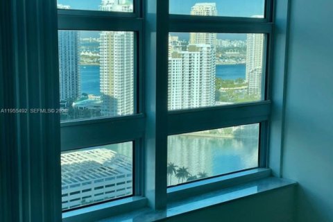 Condominio en alquiler en Miami, Florida, 1 dormitorio, 63.92 m2 № 2010258 - foto 11