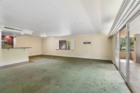 Condo in Palm Harbor, Florida, 2 bedrooms  № 2202127 - photo 18
