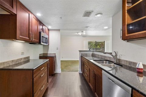 Condo in Palm Harbor, Florida, 2 bedrooms  № 2202127 - photo 7