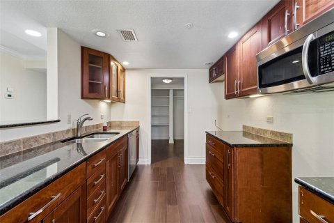 Condo in Palm Harbor, Florida, 2 bedrooms  № 2202127 - photo 8