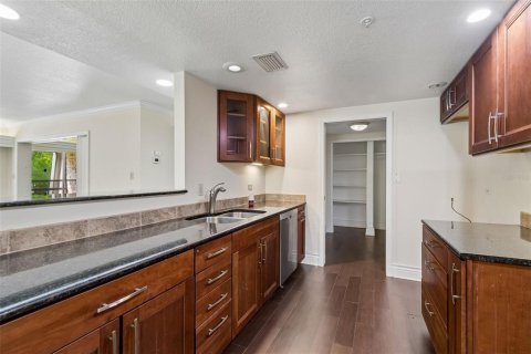 Condo in Palm Harbor, Florida, 2 bedrooms  № 2202127 - photo 9