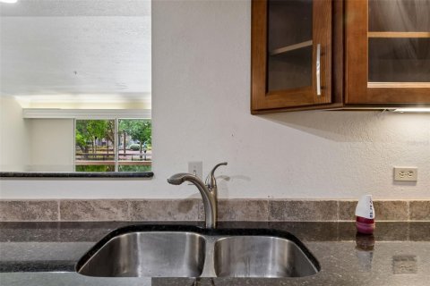 Condo in Palm Harbor, Florida, 2 bedrooms  № 2202127 - photo 10