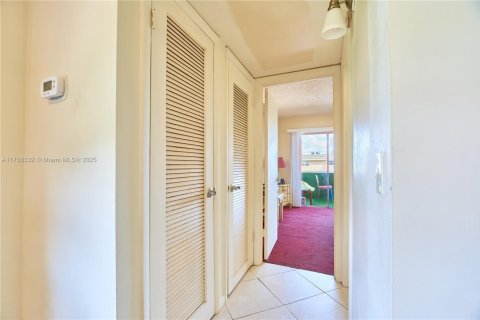 Condo in Delray Beach, Florida, 1 bedroom № 1958288 - photo 13