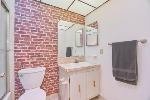 Condo in Delray Beach, Florida, 1 bedroom № 1958288 - photo 16