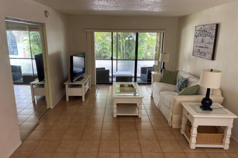 Condo in Plantation, Florida, 2 bedrooms  № 2191920 - photo 2