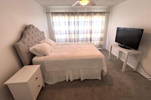 Condo in Plantation, Florida, 2 bedrooms  № 2191920 - photo 4