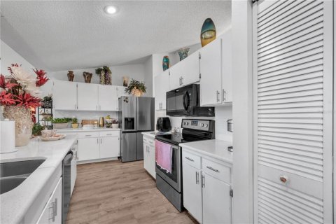 House in Tampa, Florida 3 bedrooms, 141.4 sq.m. № 2225349 - photo 11