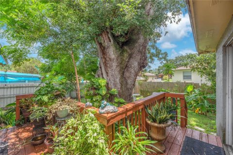 House in Tampa, Florida 3 bedrooms, 141.4 sq.m. № 2225349 - photo 22