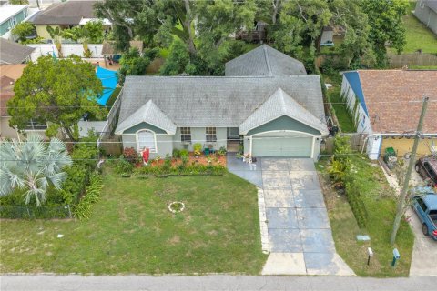 House in Tampa, Florida 3 bedrooms, 141.4 sq.m. № 2225349 - photo 25