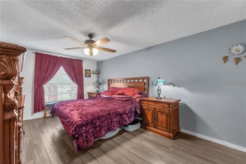 House in Tampa, Florida 3 bedrooms, 141.4 sq.m. № 2225349 - photo 15