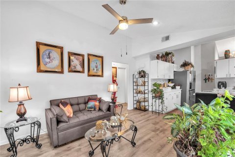 House in Tampa, Florida 3 bedrooms, 141.4 sq.m. № 2225349 - photo 14
