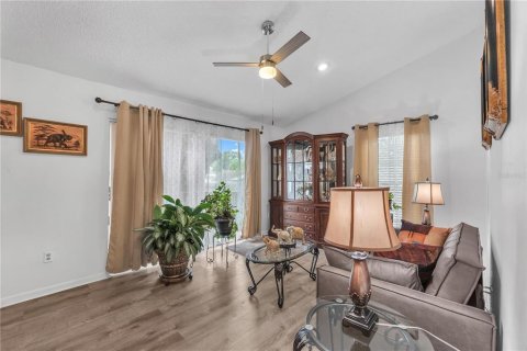 House in Tampa, Florida 3 bedrooms, 141.4 sq.m. № 2225349 - photo 13