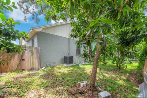 House in Tampa, Florida 3 bedrooms, 141.4 sq.m. № 2225349 - photo 24