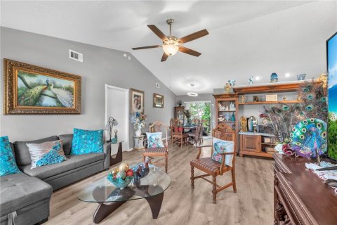 House in Tampa, Florida 3 bedrooms, 141.4 sq.m. № 2225349 - photo 6