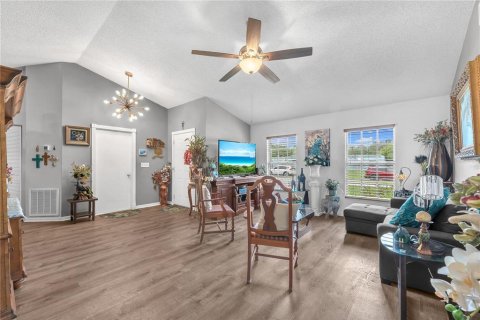 House in Tampa, Florida 3 bedrooms, 141.4 sq.m. № 2225349 - photo 5